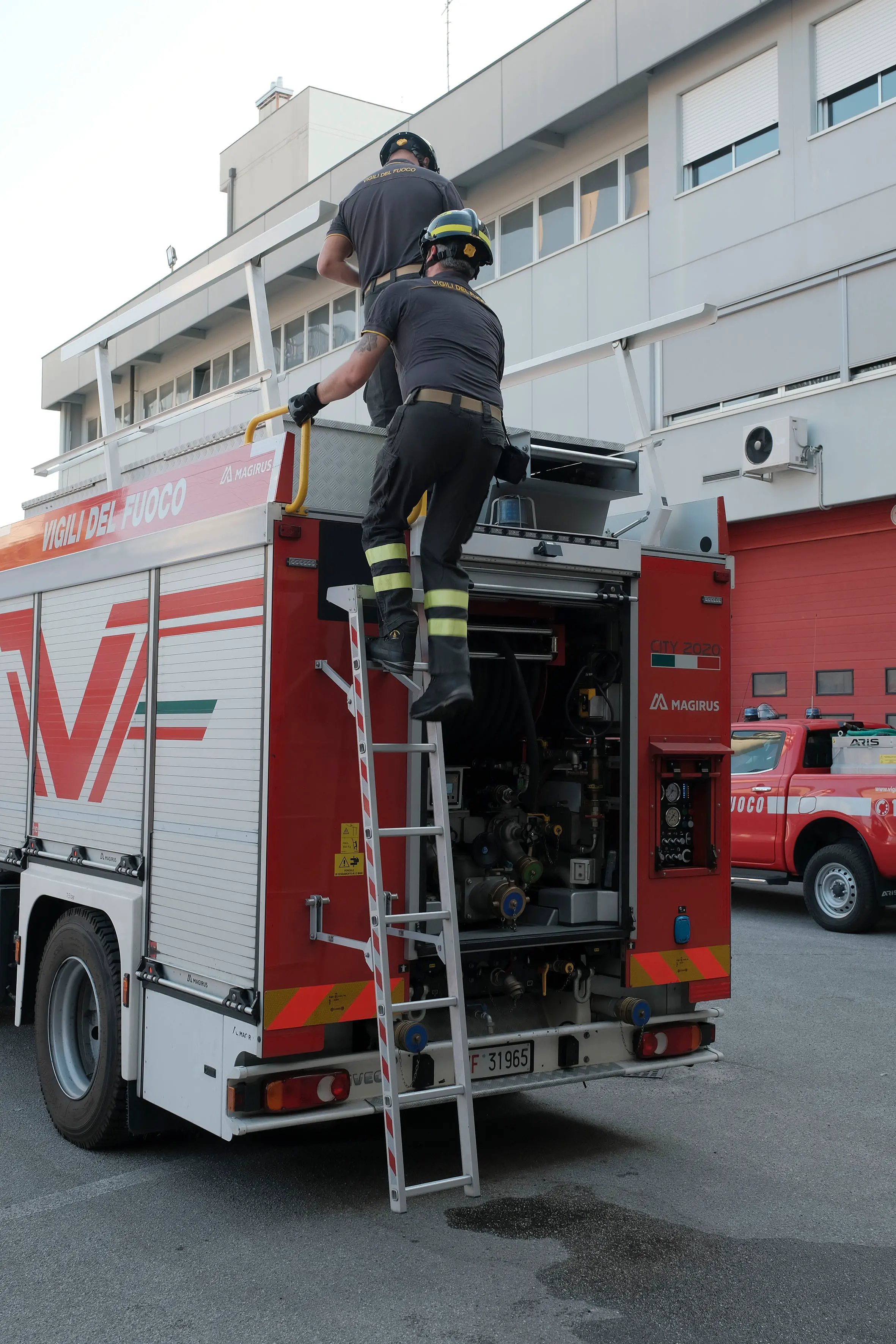 Controlli delle dotazioni delle aps (auto pompa serbatoio), dalle scale