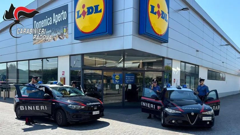 Carabinieri al Lidl