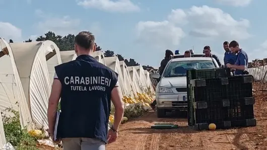Il blitz dei carabinieri contro il caporalato