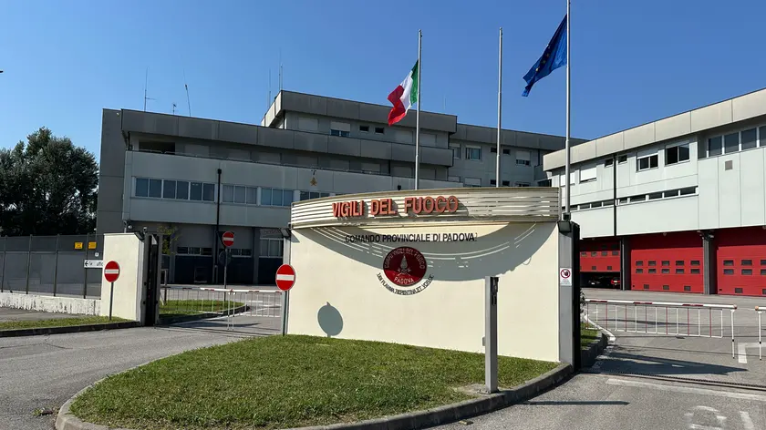 L'ingresso del Comando provinciale dei Vigili del fuoco di Padova, in via San Fidenzio