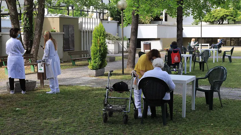 Ferragosto nelle case di riposo di Padova: carenza di personale, ma gli operatori non abbandonano gli anziani