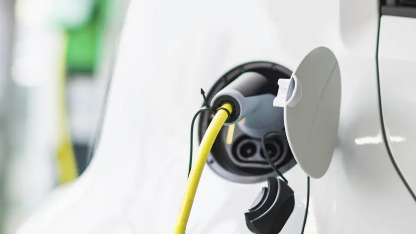 Cortina, polemica sulle poche colonnine per caricare l'auto