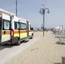 L'arrivo dell'ambulanza in spiaggia