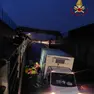 I vigili del fuoco soccorrono camionista rimasto intrappolato nel sottopasso allagato di Villafranca