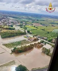 L'areo dei vigili del fuoco di Padova ha sorvolato la zona colpita dal violento maltempo tra la mezzanotte di mercoledì 20 agosto e le 10 dei giovedì 21.