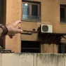 La pensilina che ha salvato il bimbo caduto dal quinto piano