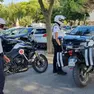 Agenti della polizia locale di Bibione durante un servizio di pattugliamento