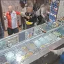 I due ultrà violenti in azione nel bar dopo la partita con cui il Padova si è assicurato la promozione in B