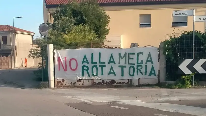 La protesta contro la rotonda