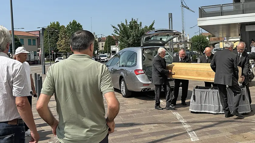 Il saluto della comunità a Fatos Cenaj al centro Nicolini a Fontaniva