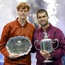 Jannik Sinner e Carlos Alcaraz durante le premiazioni a New York