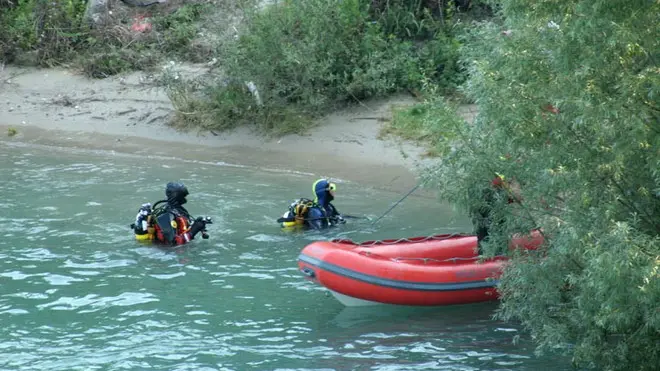 Squadre di sommozzatori dei Vigili del fuoco nel Bacchiglione
