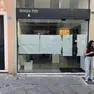 La vetrina chiusa di Patrizia Pepe in via Gorizia a Padova