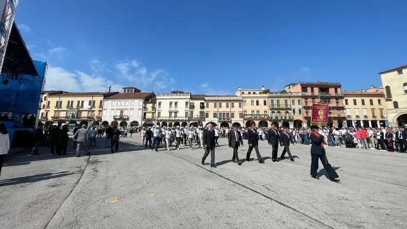 Un momento della sfilata in Prato della Valle (foto Agenzia Bianchi)