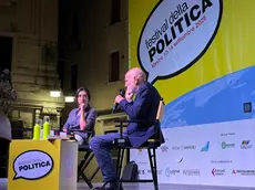 La giornalista Cecilia Sala con Marino Sinibaldi al Festival della Politica