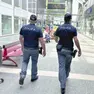 I controlli della polizia in galleria San Carlo durante la zona rossa all’Arcella