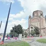 I nuovi pali per le due linee del tram installati davanti la Chiesa della Pace