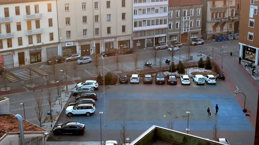 Una vista dall'alto di piazza De Gasperi