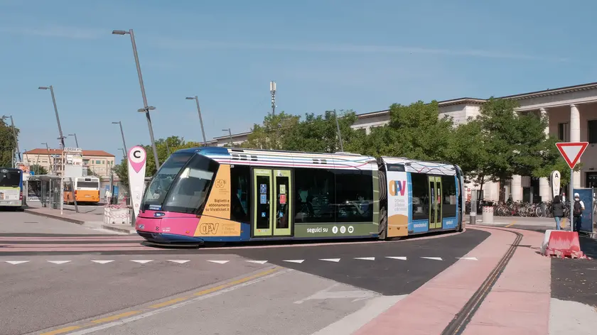 Il tram in stazione