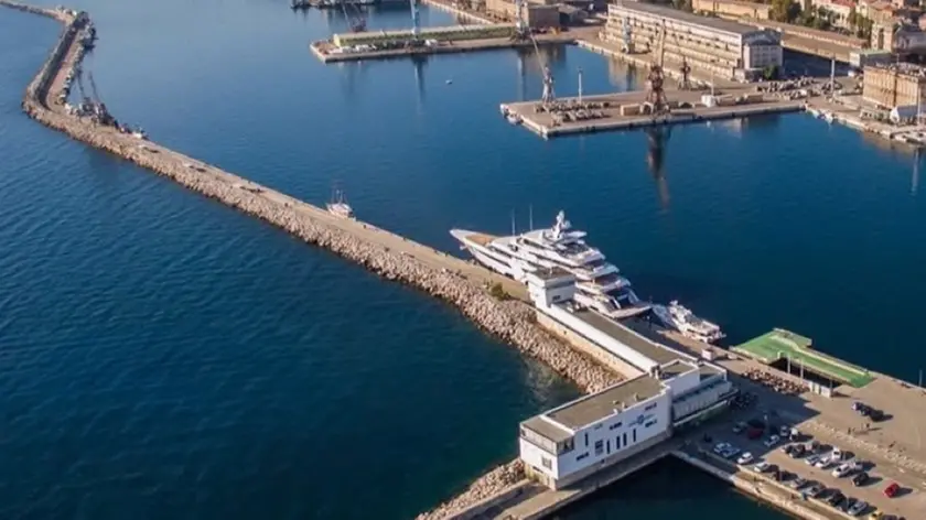 Il Centro design: gli uffici tecnici di Lürssen (Nvl) situati sulla diga di Fiume