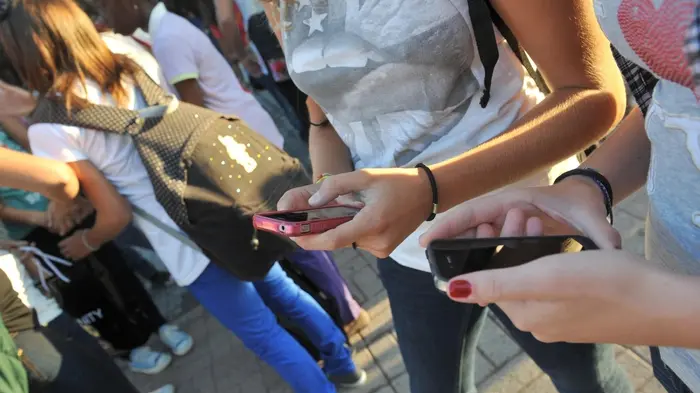 A Padova la misura di disciplina digitale varata sembra funzionare: nessun sequestro di smartphone, le regole vengono rispettate