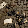 I libri bruciati e lasciati per terra
