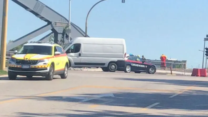 I mezzi di soccorso sul ponte di Voltabarozzo