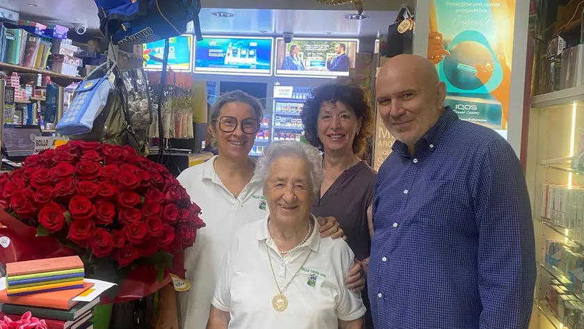 Anche il sindaco Italo Perfetti ieri mattina ha festeggiato i 90 anni di Diana