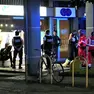 L'intervento delle forze dell'ordine e del personale medico in centro a Pordenone