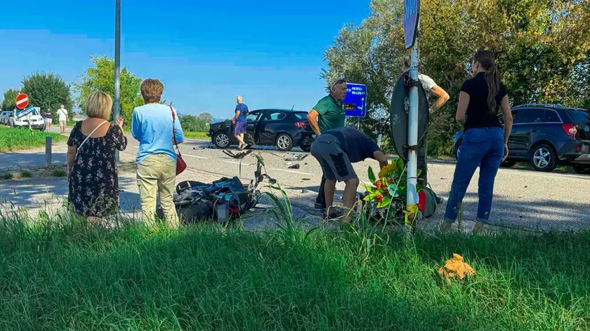 A Boara Pisani si sono scontrati una moto e un auto