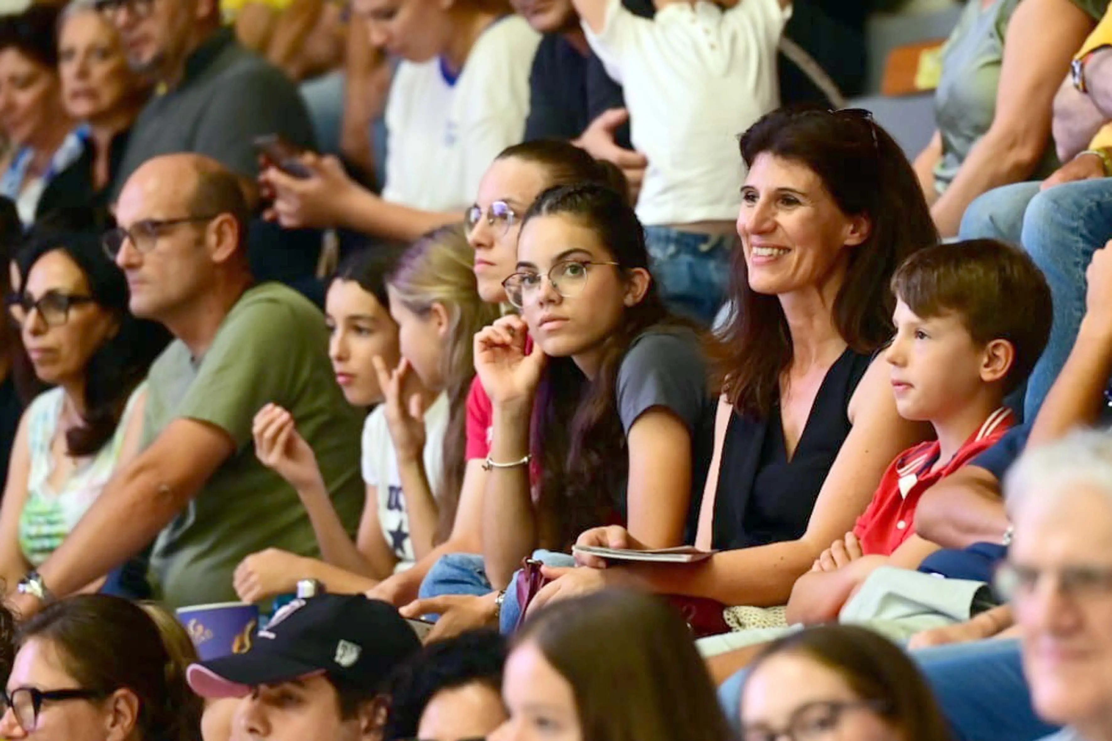 Anche a Pordenone scoppia la Conegliano mania: tutti pazzi per le regine del mondo