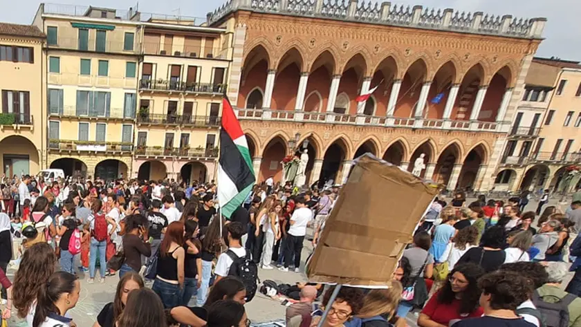 La manifestazione in Prato della Valle a Padova