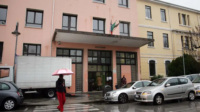 La scuola media Zanella all'Arcella