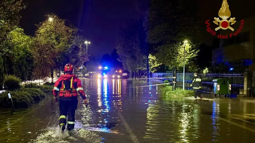 Interventi dei vigili del fuoco nella notte a Trebaseleghe