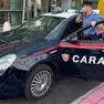 I carabinieri all'ingresso di centro commerciale
