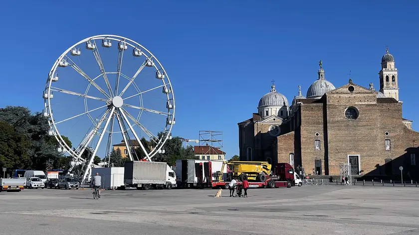 La ruota panoramica montata in Prato della Valle a Padova