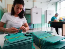 La preparazione di un seggio per le elezioni
