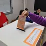Un seggio elettorale nelle Marche
