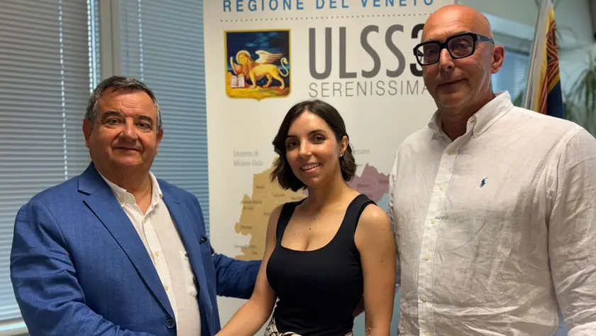 Il dg dell’Usl 3 Edgardo Contato, la paziente Sara Trocani e il primario di Otorinolaringoiatria Doriano Politi