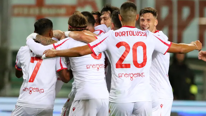 I giocatori del Padova esultano per un gol (foto Piran)