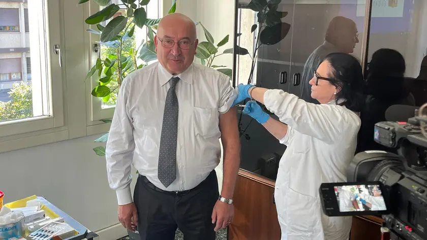 Il dg Paolo Fortuna vaccinato contro l’influenza