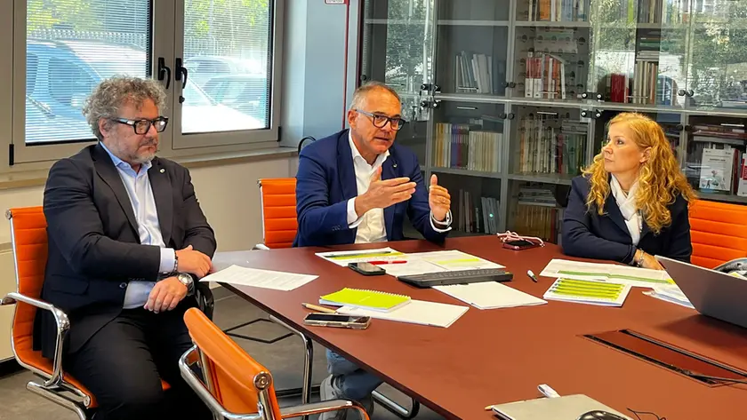 La presentazione del documento, al centro il segretario Paglini