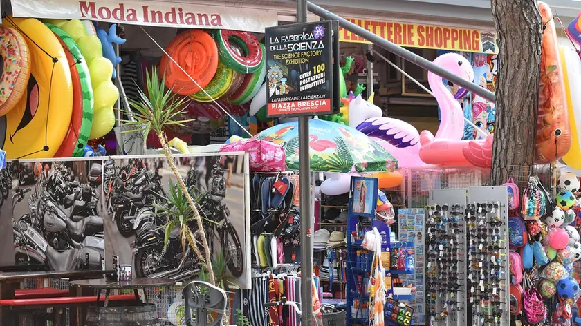 A Jesolo stretta sul decoro: stop ai bazar a cielo aperto