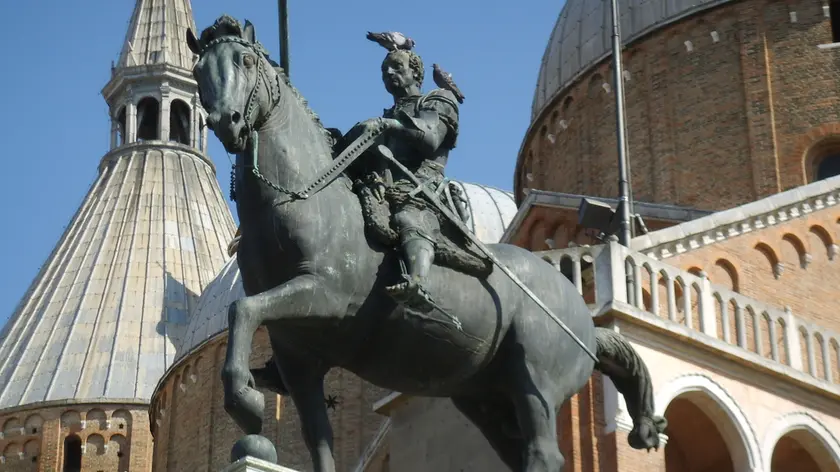 Donatello: la statua equestre del Gattamelata sul sagrato del Santo a Padova