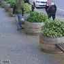 Un fotogramma del furto all'anziana