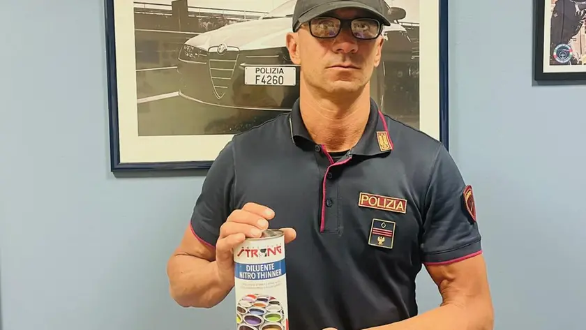Il liquido infiammabile che l'uomo voleva usare per darsi fuoco
