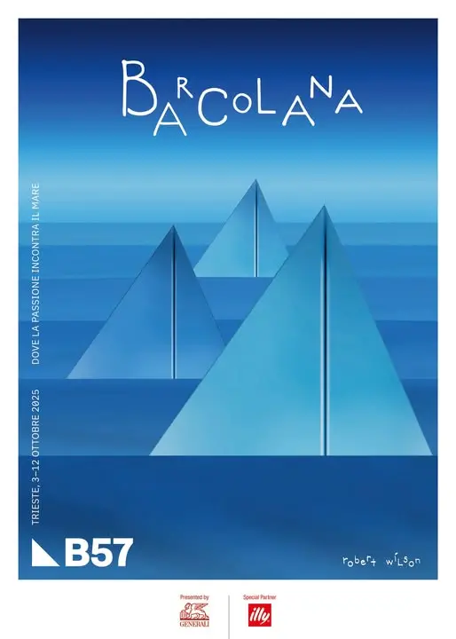 Forme, colori e concetti diversi: è sempre Trieste la protagonista dei manifesti della Barcolana. Nel corso degli anni, ogni artista ha saputo intrappolare la festa della vela in una sola immagine, giocando con i colori della città e con le sue riconoscibili forme. Così si rincorrono le barche sullo sfondo blu, le bandiere bianche con i suoi messaggi e il vento amico delle vele