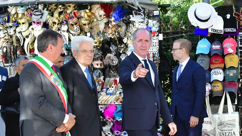 Il presidente della regione Luca Zaia con il presidente Mattarella e il sindaco Brugnaro