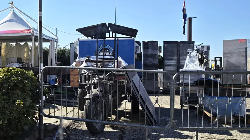 Lo stand “Buffalo Beer” installato sulla Riva Nazario Sauro durante la Barcolana Foto Andrea Lasorte