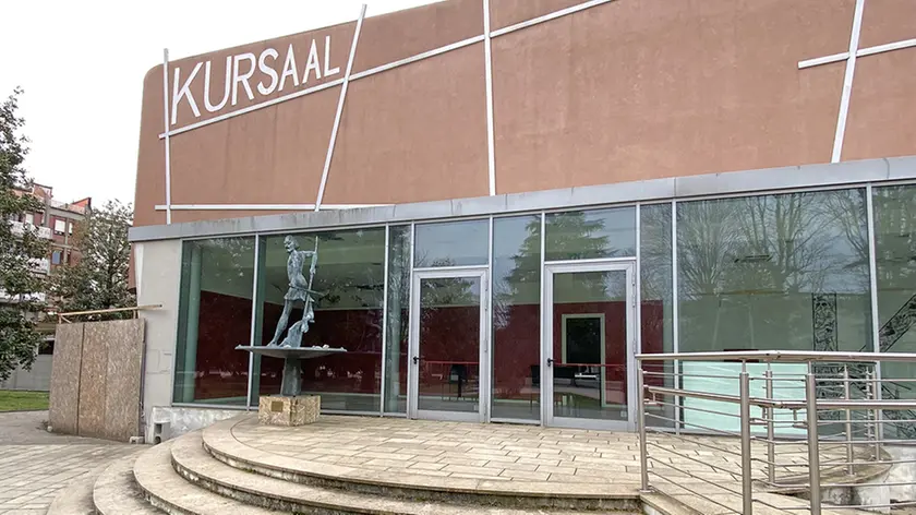 L’ingresso dell’ex centro congressi Kursaal di Abano Terme